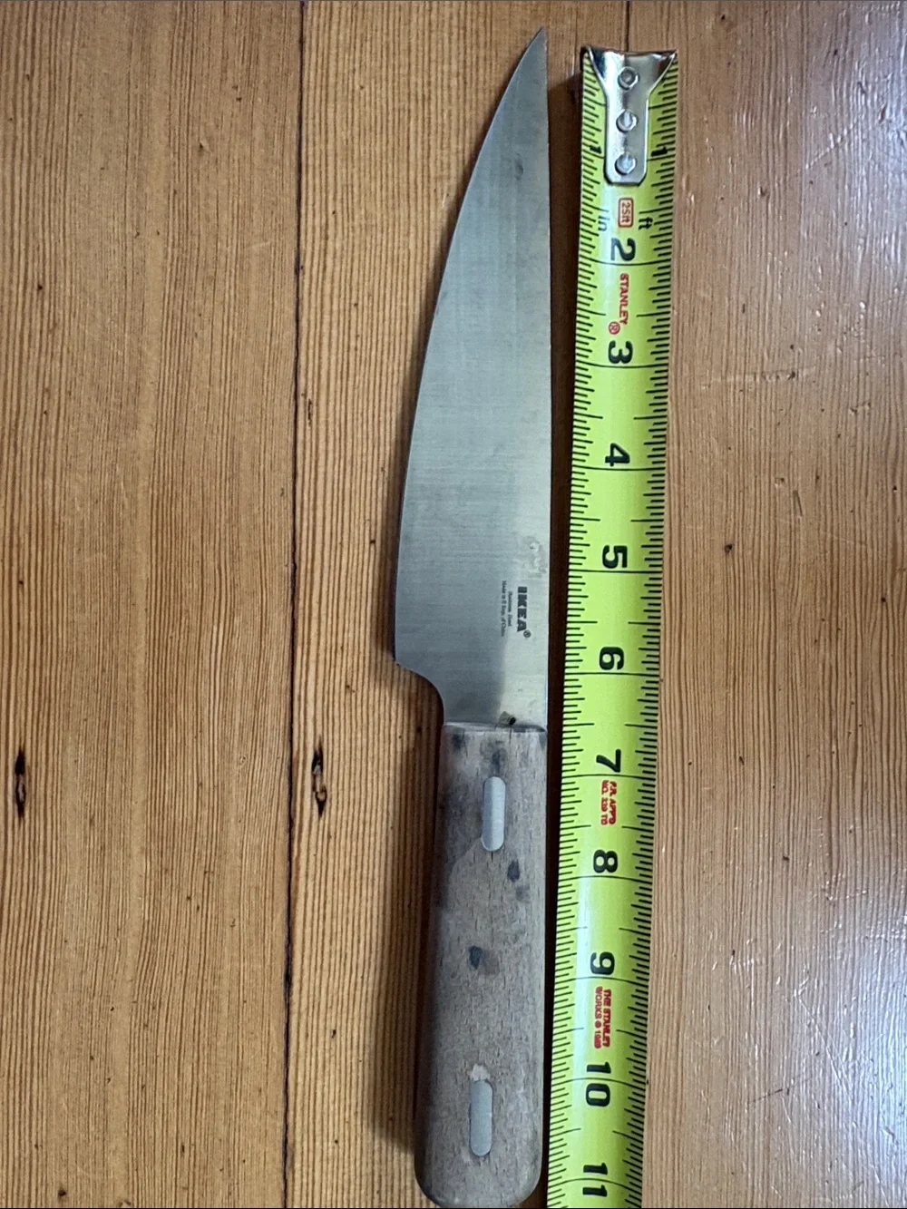 4 Vintage wooden handle knives in very good condition, sharp!